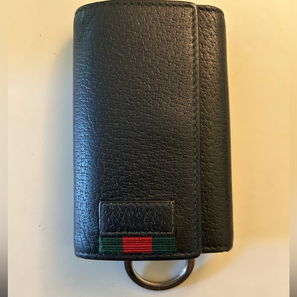 Gucci key holder with green and red Web canvas.Measurements: 4"L x 1.5"W x 2.5"H - Picture 2 of 14